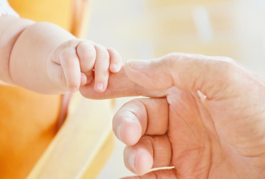 Licen&ccedil;a parental do pai &eacute; alterada para 28 dias seguidos ou interpolados
